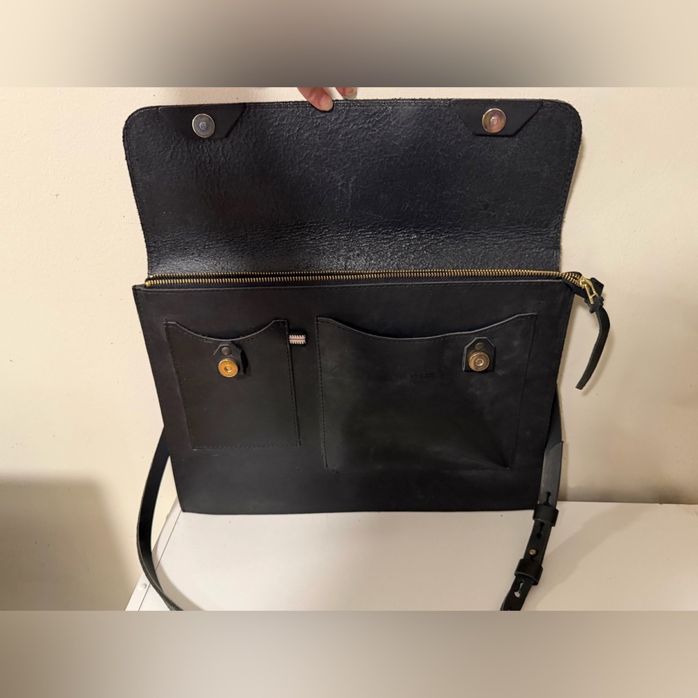 Lowell MTL Full-Grain Leather Messenger Bag, Designed & Handcrafted in Montreal - Picture 5 of 11
